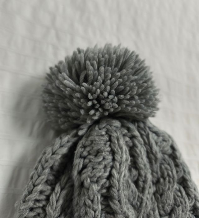 Gorro de lana gris