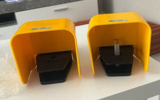Pedal de accionamiento neumático amarillo