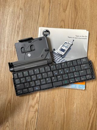 Palm Tungsten E2 Handheld y teclado inalámbrico.