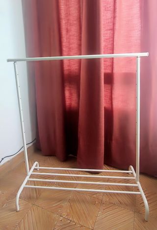 Burro para ropa RIGGA blancos 
Ikea.