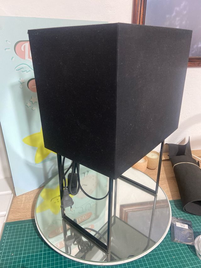 Lámpara de mesa moderna