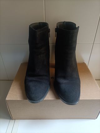 Botines de ante piel negros