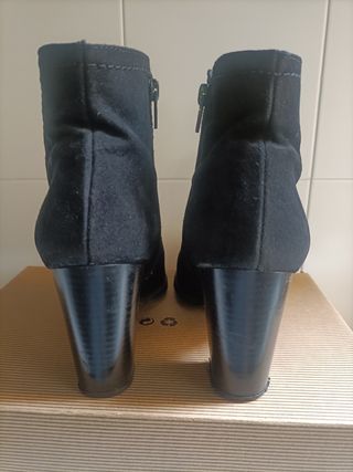 Botines de ante piel negros