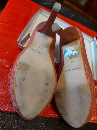 Zapatos de tacón beige con encaje