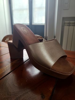 Sandalias Zueco Doradas QH talla 38