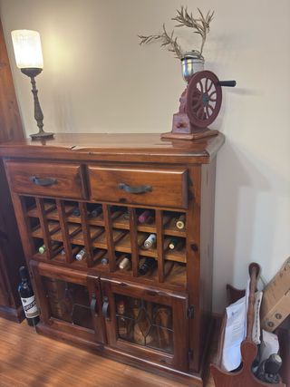 Botellero de madera de pino neozelandés