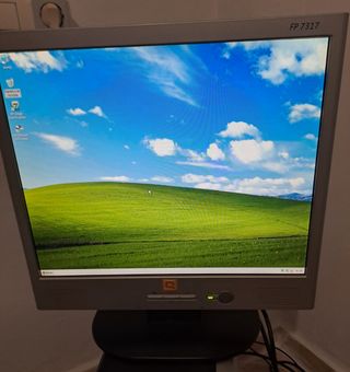 Ordenador Packard Bell + Monitor Compaq 17'