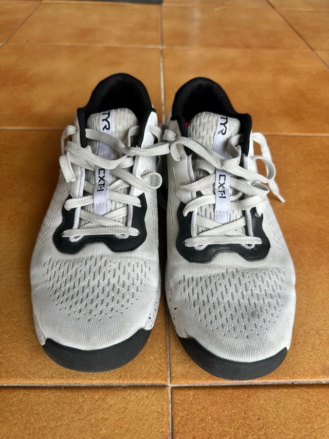 Scarpe TYR Crossfit bianche e nere