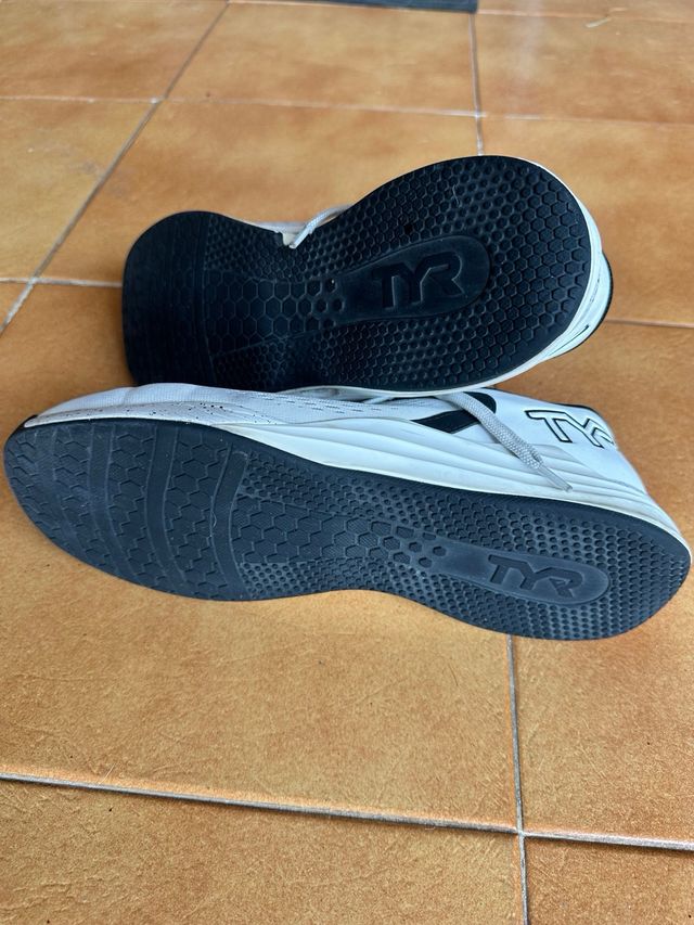 Scarpe TYR Crossfit bianche e nere