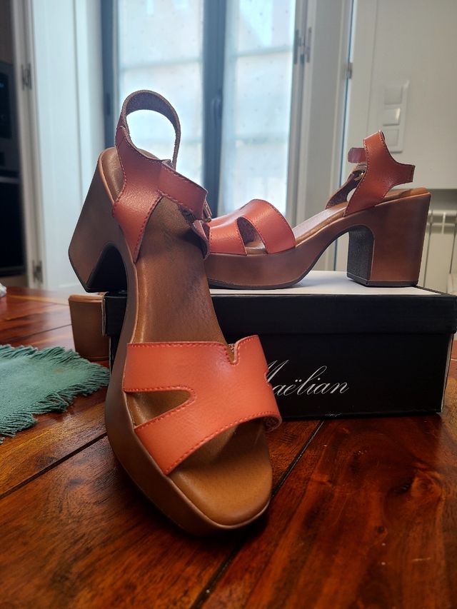 Sandalias de tacón color teja de segunda mano por 25 EUR en