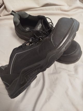 Zapatos de trabajo negros talla 41