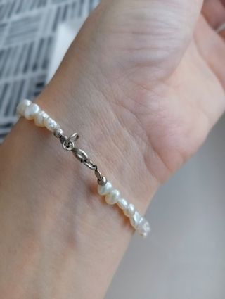 Pulsera de perlas barrocas plateada