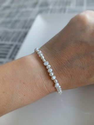 Pulsera de perlas barrocas plateada