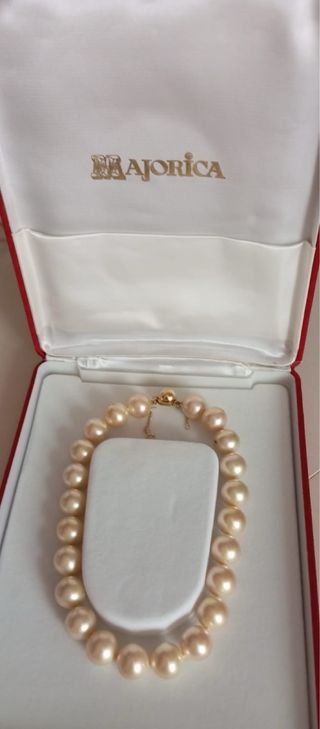 Collar de perlas Majorica con estuche