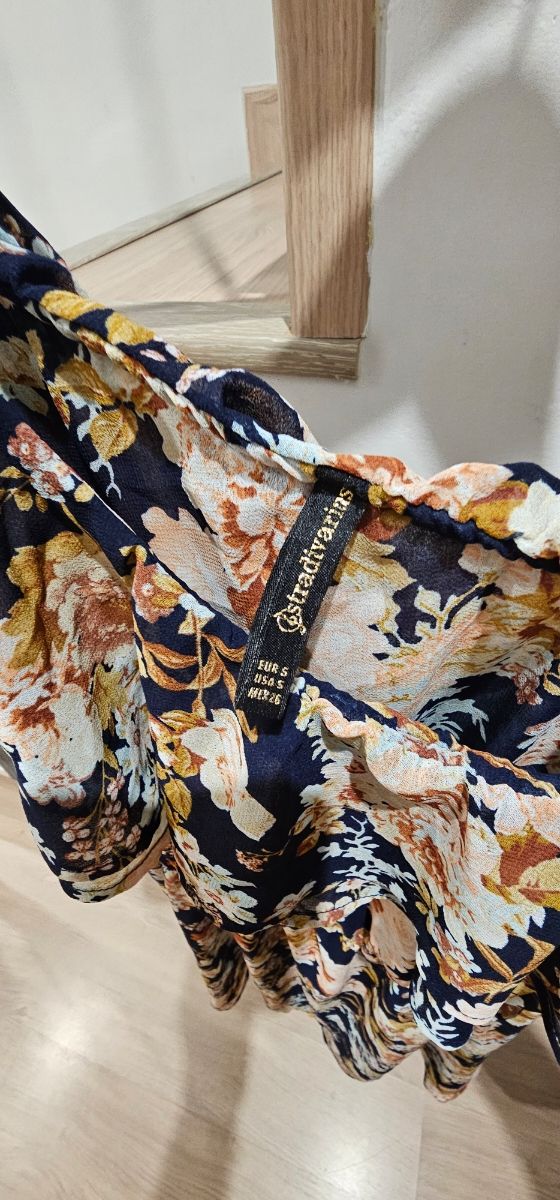 Vestido flores Stradivarius Talla S