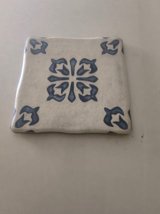 Azulejo decorativo azul y blanco