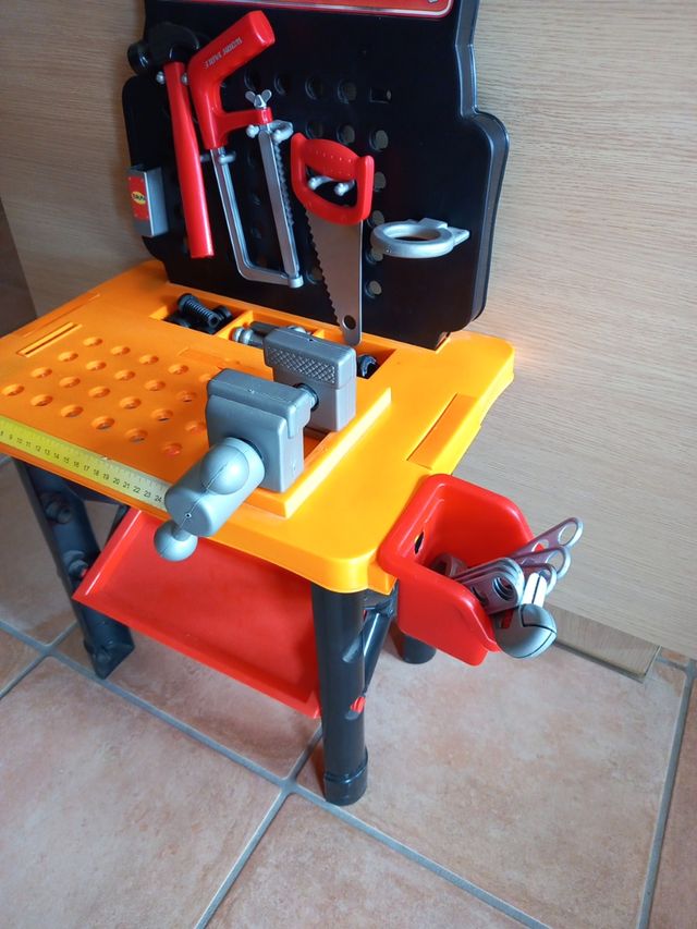 Banco de herramientas de juguete Bruin