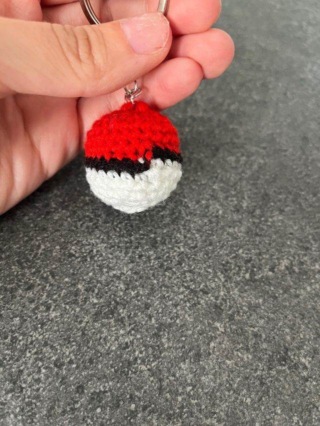 Portachiavi Pokeball uncinetto