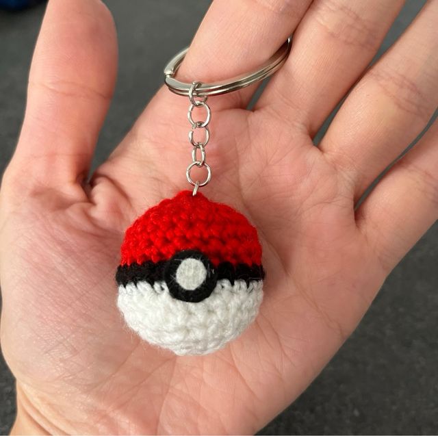 Portachiavi Pokeball uncinetto