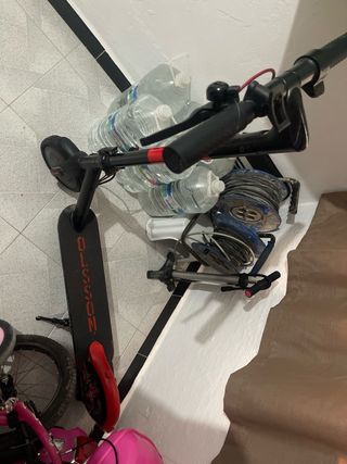 Patinete eléctrico rojo y negro marca olsson solo 