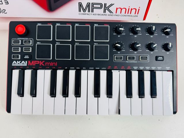 Akai MPK Mini Controlador Pad Teclado