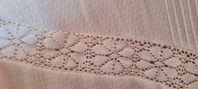 Blusa de encaje sin mangas