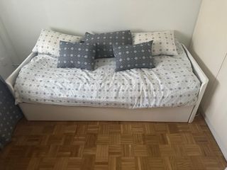 Cama nido y armario blanco