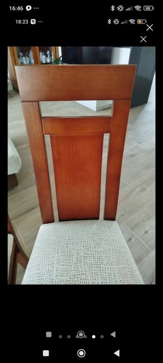 Dos sillas de madera maciza