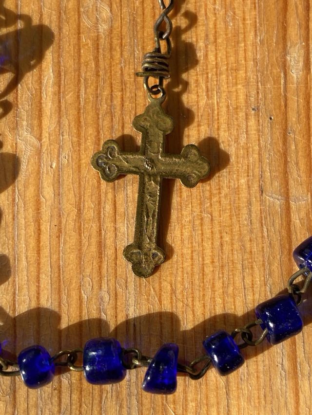 Antico rosario bronzo e vetro blu