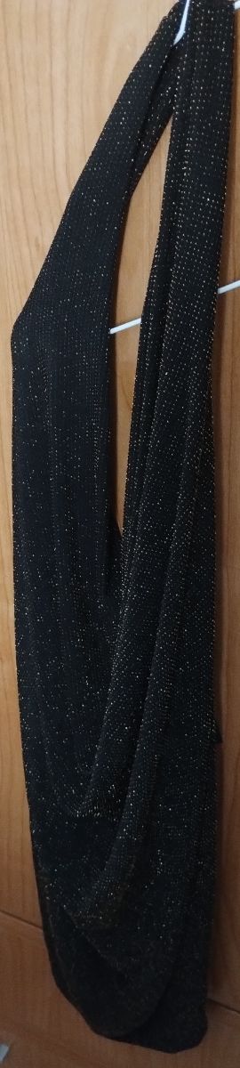 Blusa V con Brillos Negra y Dorada