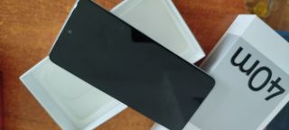 Móvil Oppo negro