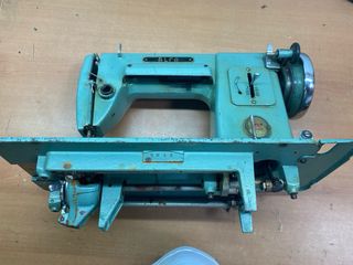 Máquina de coser Alfa verde