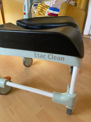Silla de ducha y WC con ruedas