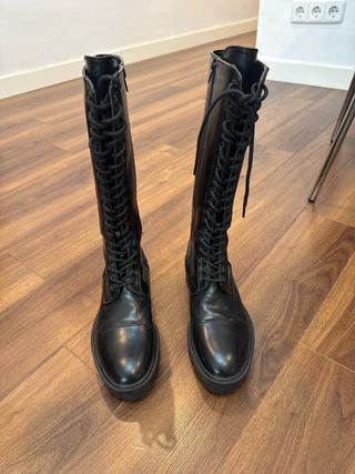 Botas altas Zara negras con cordones
