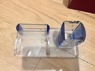Reposabolígrafos de escritorio azul y cristal