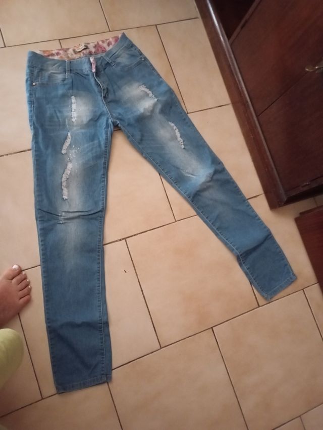 Vari abiti e un yens