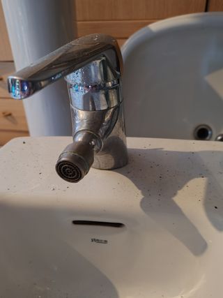 Lavabo e bidet bianchi Roca