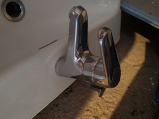 Lavabo e bidet bianchi Roca