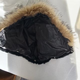 Cappuccio in lapin nero e beige