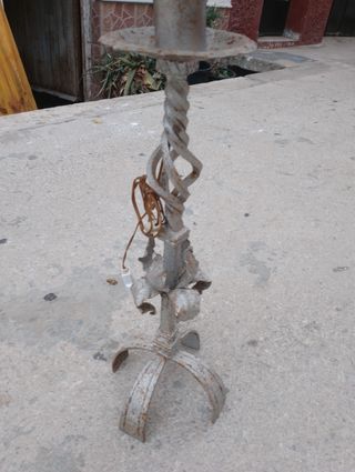 Lámpara pie hierro macizo Vendo solo el pie tambié