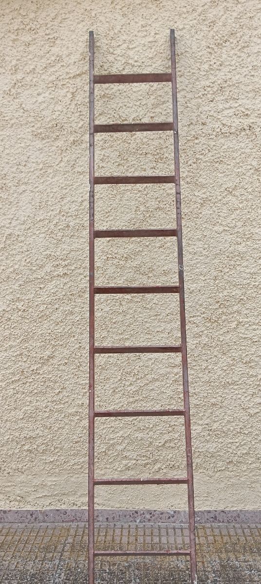 Escalera de hierro 2,5m