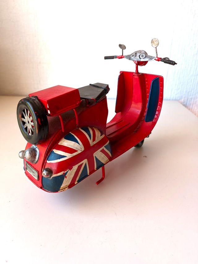 Mini Vespa Roja Metal Bandera Británica
