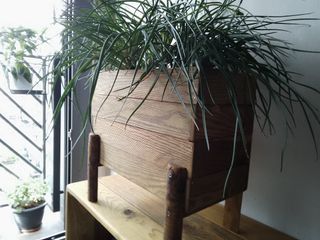 Jardinera con Patas de Madera 40cm