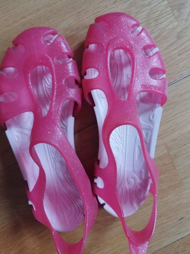 Chanclas niña rosas brillantes Tribord