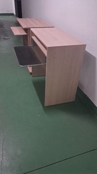 Mesas de ordenador o escritorio  20€ cada una