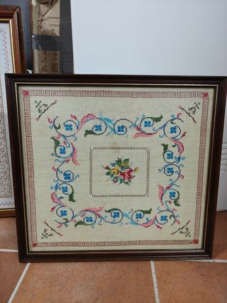 Cuadro bordado floral antiguo