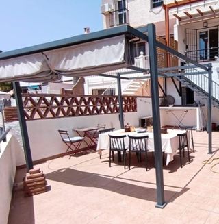 Pérgola de acero y aluminio