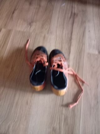 Botas de fútbol Puma naranjas y negras T32