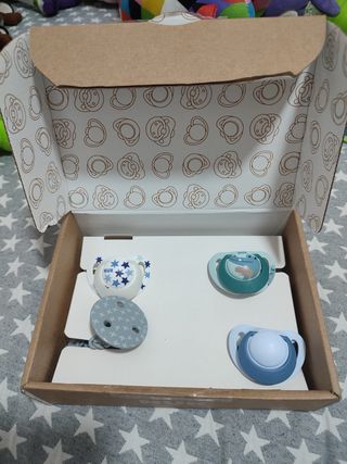 Pack Chupetes Nuk Nuevos + chupetero
