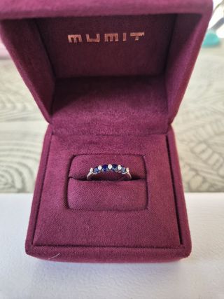 Anillo Mumit de diamantes y zafiros en oro blanco